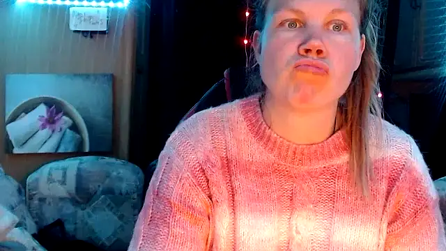 Snapshot of CallMeMaria chatting on 03-19-25, 07:38 CallMeMaria online show from 03-19-25, 07:38