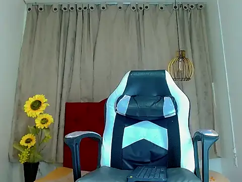 Snapshot of alexsandra_kiss chatting on 02-08-26, 11:57 alexsandra kiss online show from 02-08-26, 11:57