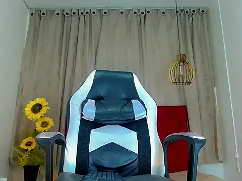 Snapshot of alexsandra_kiss chatting on 02-09-26, 11:36 alexsandra kiss online show from 02-09-26, 11:36