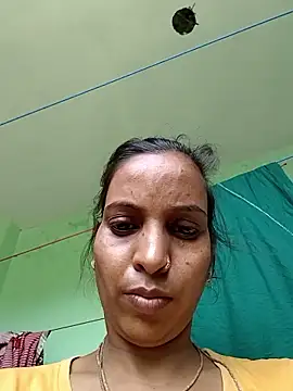 Snapshot of Hotty-Nidhi chatting on 05-19-26, 05:14 Hotty-Nidhi online show from 05-19-26, 05:14