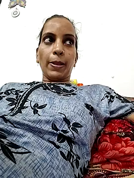 Snapshot of Hotty-Nidhi chatting on 05-20-26, 04:40 Hotty-Nidhi online show from 05-20-26, 04:40
