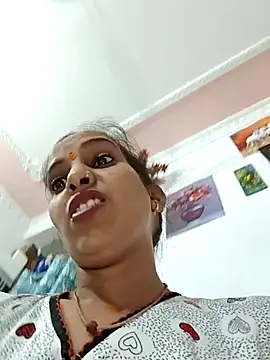 Snapshot of Hotty-Nidhi chatting on 06-05-26, 06:52 Hotty-Nidhi online show from 06-05-26, 06:52