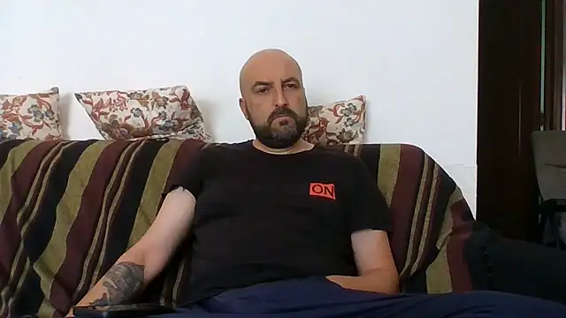 Snapshot of maxxxio12 chatting on 06-14-26, 08:27 maxxxio12 online show from 06-14-26, 08:27