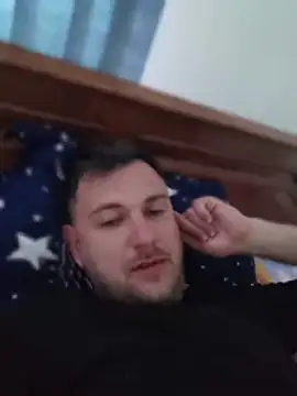 Snapshot of hugedickedd chatting on 05-19-26, 04:41 hugedickedd online show from 05-19-26, 04:41