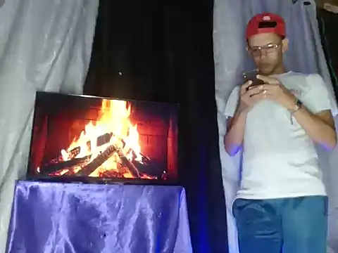 Snapshot of Hidden_Fantasies chatting on 11-04-25, 11:04 Hidden Fantasies online show from 11-04-25, 11:04