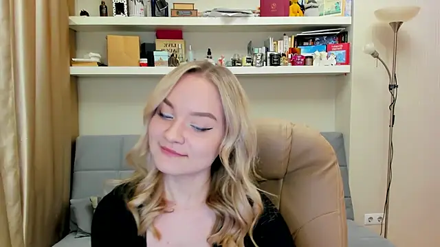 Kara Smith  online show from 03-08-25, 12:44