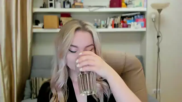 Kara Smith  online show from 09-12-25, 10:10