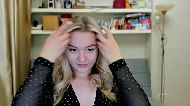 Kara Smith  online show from 10-10-25, 09:58