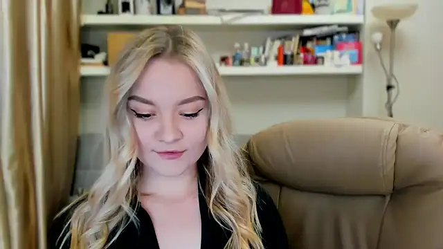 Kara Smith  online show from 10-11-25, 09:24