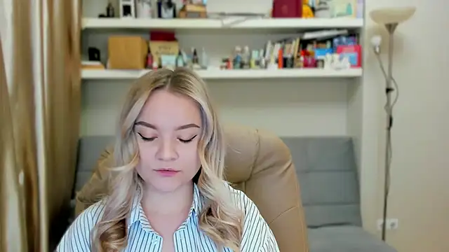 Kara Smith  online show from 10-26-25, 10:36