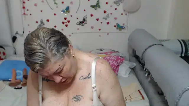 Snapshot of Olgahunder chatting on 02-09-26, 02:54 Olgahunder online show from 02-09-26, 02:54