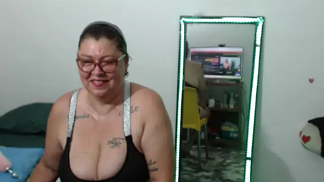 Snapshot of Olgahunder chatting on 04-30-26, 03:24 Olgahunder online show from 04-30-26, 03:24