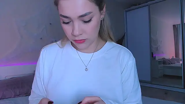 Snapshot of DIANAxxxDIAMOND chatting on 10-30-25, 09:11 DIANAxxxDIAMOND online show from 10-30-25, 09:11