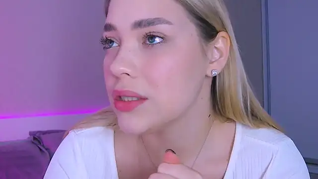 Snapshot of DIANAxxxDIAMOND chatting on 11-03-25, 10:05 DIANAxxxDIAMOND online show from 11-03-25, 10:05