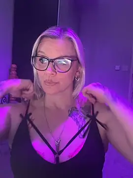 Curvy-Cleo online show from 04-18-26, 09:15