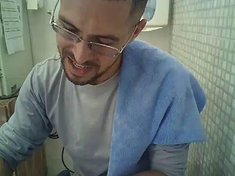 Snapshot of pdasgyn chatting on 09-11-25, 01:55 pdasgyn online show from 09-11-25, 01:55