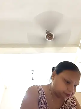 Snapshot of Arohi35 chatting on 09-15-25, 12:38 Arohi35 online show from 09-15-25, 12:38