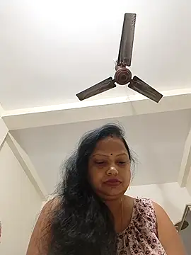 Snapshot of Arohi35 chatting on 09-17-25, 04:52 Arohi35 online show from 09-17-25, 04:52