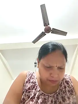 Snapshot of Arohi35 chatting on 09-18-25, 05:04 Arohi35 online show from 09-18-25, 05:04