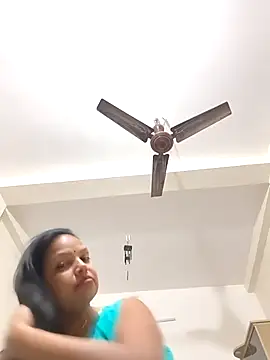 Snapshot of Arohi35 chatting on 09-22-25, 04:42 Arohi35 online show from 09-22-25, 04:42