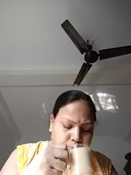 Snapshot of Arohi35 chatting on 02-05-26, 03:33 Arohi35 online show from 02-05-26, 03:33