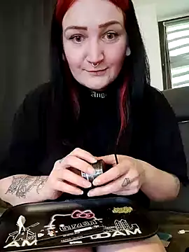 Snapshot of TiffiChantiT2 chatting on 05-10-26, 05:07 TiffiChantiT2 online show from 05-10-26, 05:07