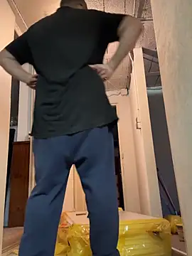 Snapshot of billybib83 chatting on 10-24-25, 04:25 billybib83 online show from 10-24-25, 04:25