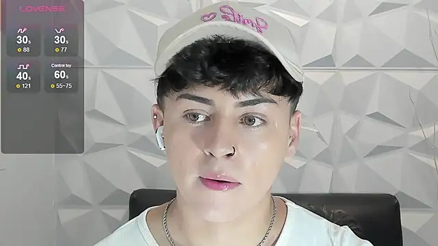 Snapshot of Sam_Daves chatting on 02-10-26, 01:59 Sam Daves online show from 02-10-26, 01:59