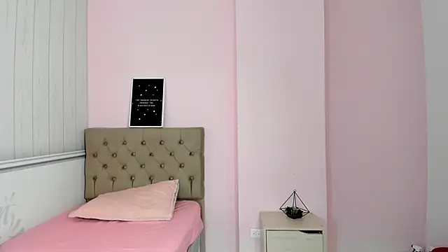 Tania Duque online show from 11-24-25, 01:33