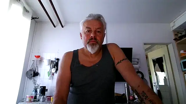 Snapshot of Berg_Boy chatting on 05-16-26, 08:33 Berg Boy online show from 05-16-26, 08:33