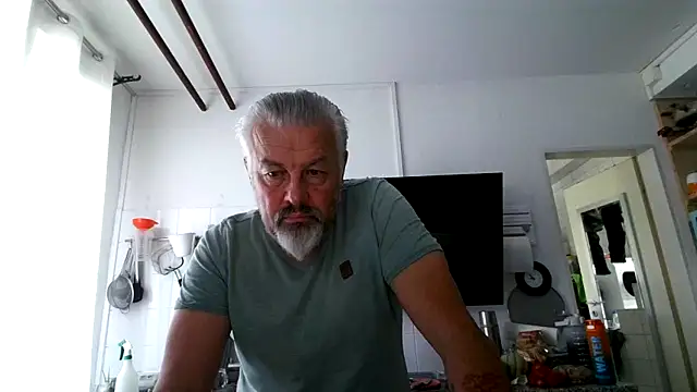 Snapshot of Berg_Boy chatting on 05-30-26, 06:54 Berg Boy online show from 05-30-26, 06:54