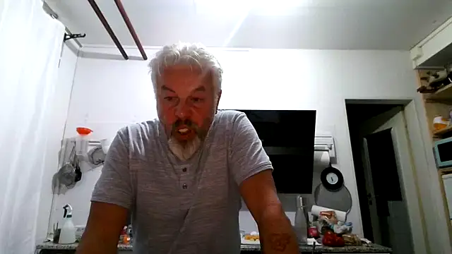 Snapshot of Berg_Boy chatting on 06-01-26, 03:30 Berg Boy online show from 06-01-26, 03:30