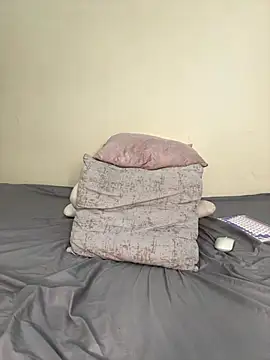 Ivelleee  online show from 12-20-25, 11:39