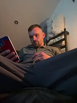 Snapshot of LKC94 chatting on 03-22-25, 01:54 LKC94 online show from 03-22-25, 01:54