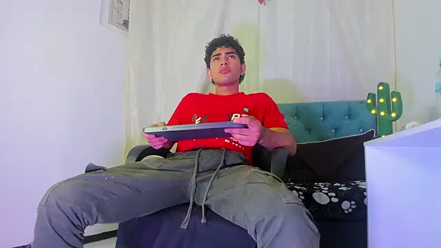 Snapshot of LucasCarterr_ chatting on 03-11-25, 03:37 LucasCarterr online show from 03-11-25, 03:37