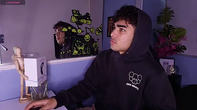 Snapshot of LucasCarterr_ chatting on 09-30-25, 10:26 LucasCarterr online show from 09-30-25, 10:26