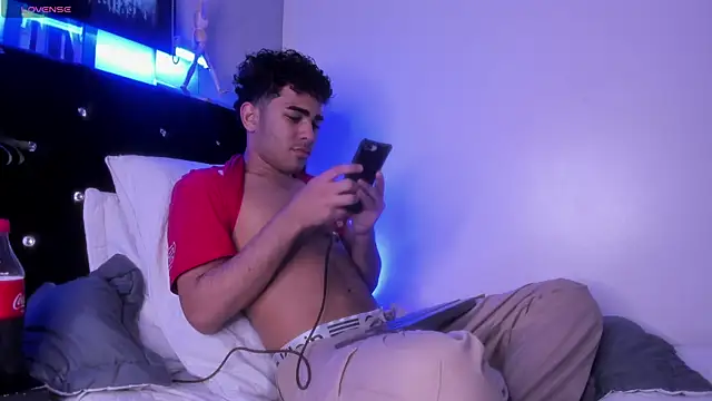 Snapshot of LucasCarterr_ chatting on 11-08-25, 03:50 LucasCarterr online show from 11-08-25, 03:50