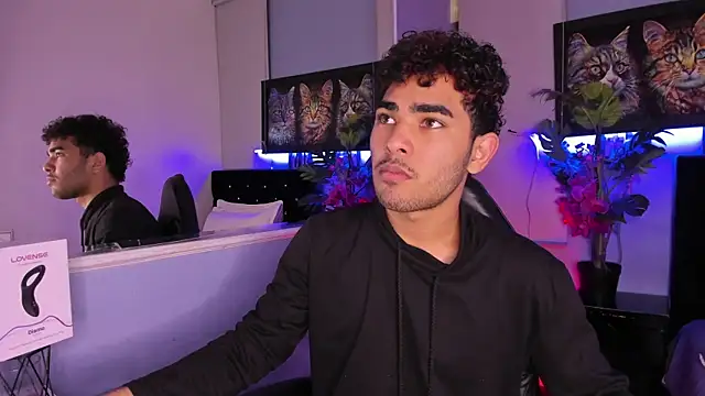 Snapshot of LucasCarterr_ chatting on 11-27-25, 04:36 LucasCarterr online show from 11-27-25, 04:36