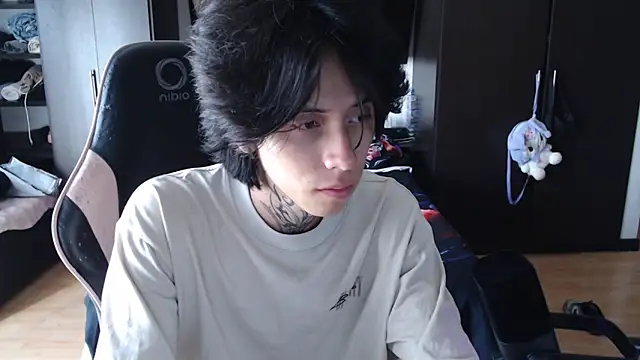 xIce Boy online show from 12-21-25, 02:13