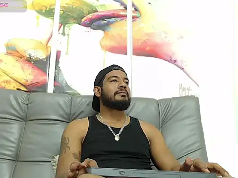 BladeFoxxx1 online show from 11-05-25, 01:27