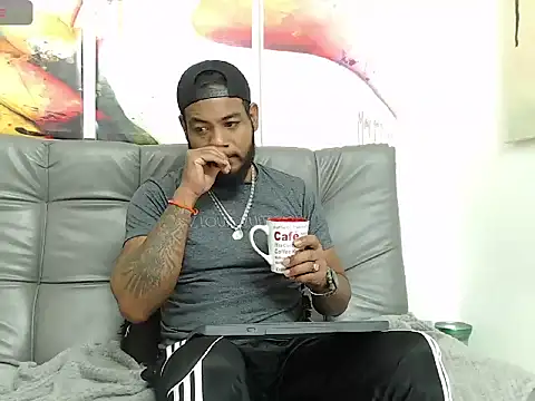 BladeFoxxx1 online show from 11-09-25, 09:07