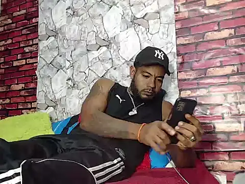 Snapshot of BladeFoxxx1 chatting on 06-14-26, 04:25 BladeFoxxx1 online show from 06-14-26, 04:25