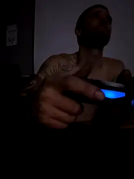 Snapshot of Stillhard8925 chatting on 10-31-25, 04:24 Stillhard8925 online show from 10-31-25, 04:24