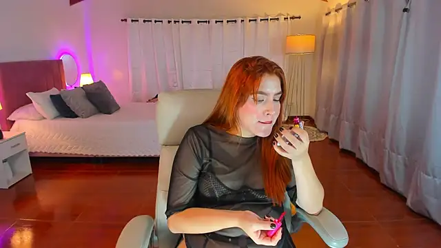 Snapshot of karla_hill_28 chatting on 10-31-25, 04:35 karla hill 28 online show from 10-31-25, 04:35