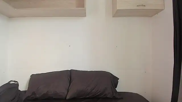 Snapshot of Hanna_Evans__ chatting on 06-11-26, 12:14 Hanna Evans online show from 06-11-26, 12:14