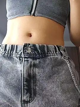 Miss-Dannie online show from 12-16-25, 04:34