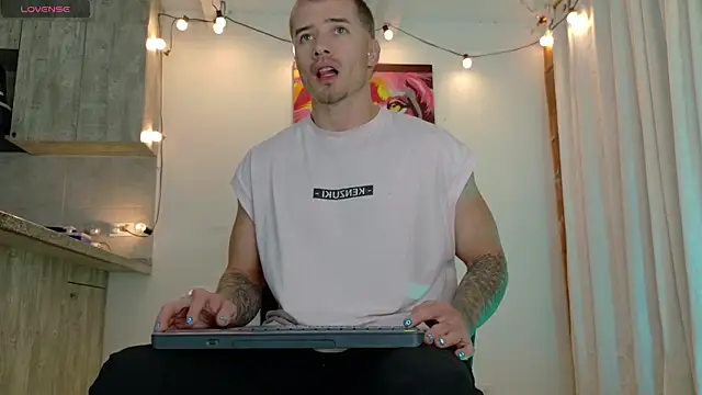 Ryannblue07 online show from 11-19-25, 10:43