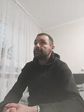 Snapshot of MaksDzubaV chatting on 10-03-25, 03:31 MaksDzubaV online show from 10-03-25, 03:31