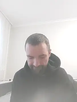 Snapshot of MaksDzubaV chatting on 10-14-25, 06:47 MaksDzubaV online show from 10-14-25, 06:47