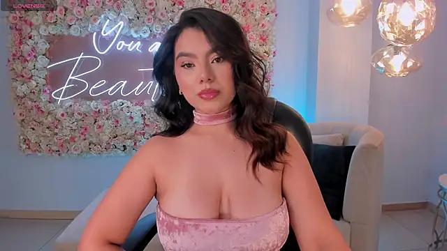 CandaseRussell online show from 10-25-25, 08:03